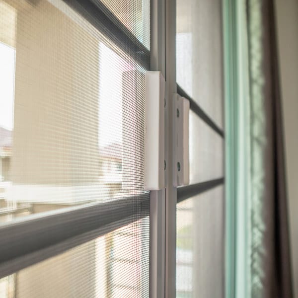 Installatore-di-zanzariere-per-balconi